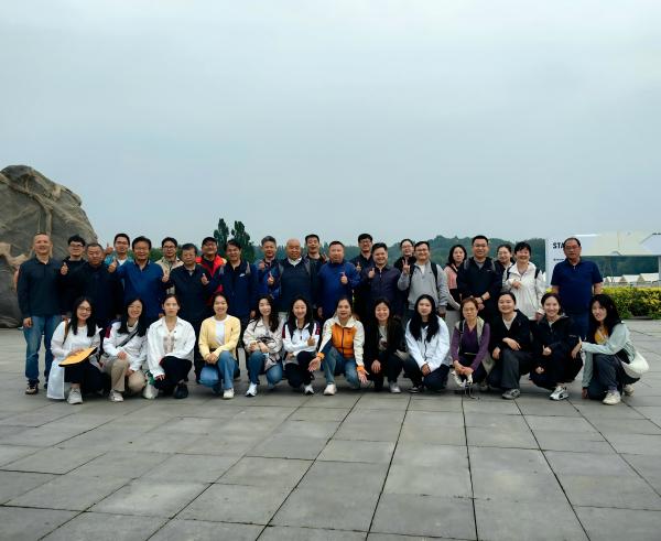 躍動(dòng)春光，共赴夏至 ——中國(guó)農(nóng)墾經(jīng)濟(jì)發(fā)展中心組織開展春游暨職工健步走活動(dòng)